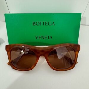 Bottega Veneta BV1061S